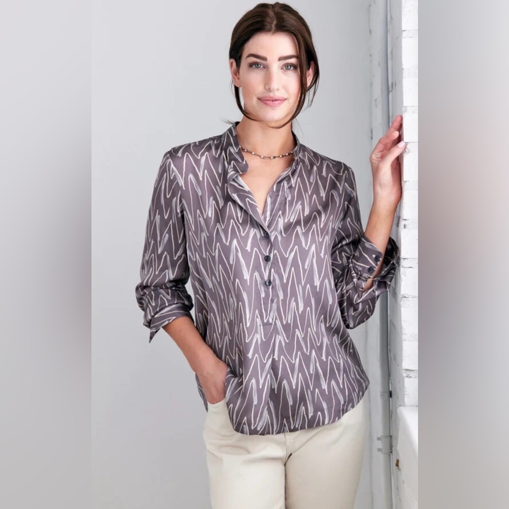 New Finley Women's Popover Blouse Long Sleeve Taupe Color Size XS Classic Office